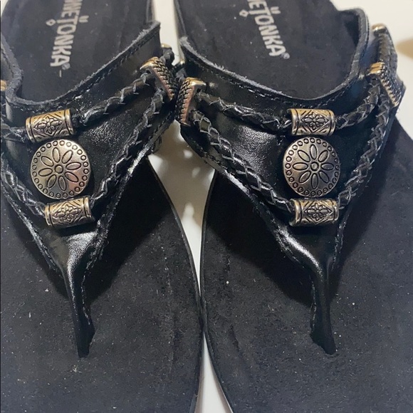 Minnetonka Silverthorne Black Leather Sandals 6 - Picture 4 of 7